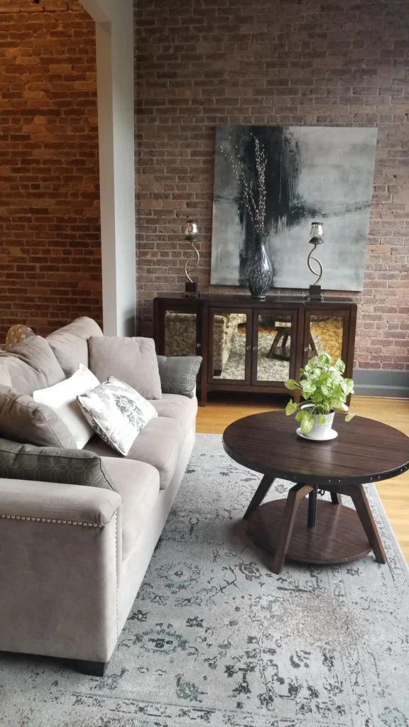 209 North Main property gallery photograph 4