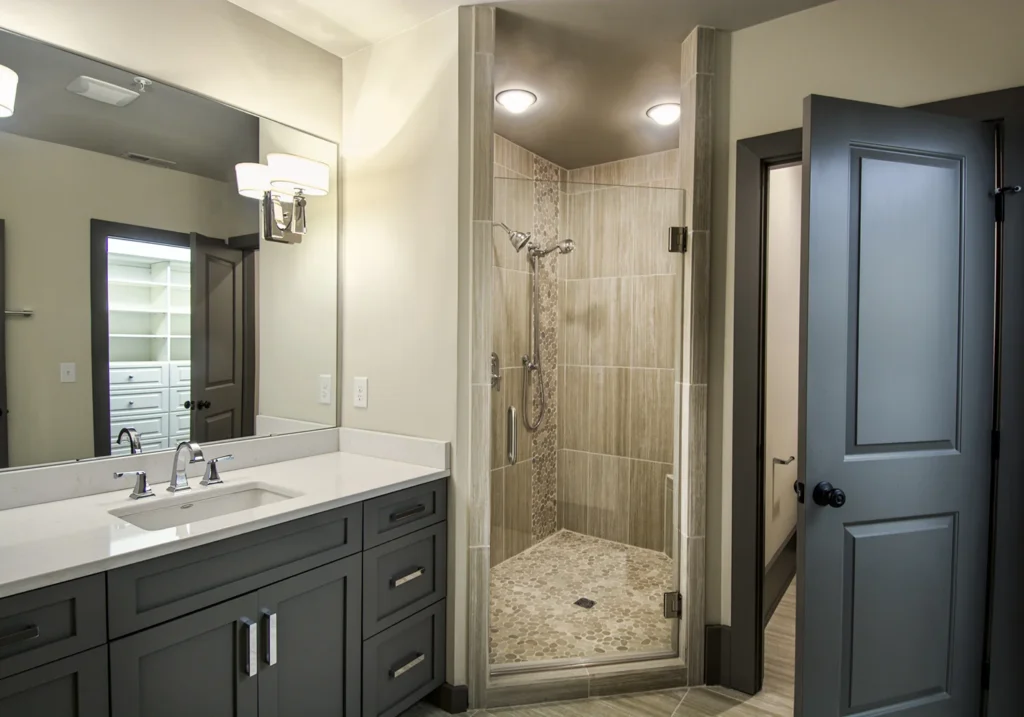 209 North Main property gallery photograph 25