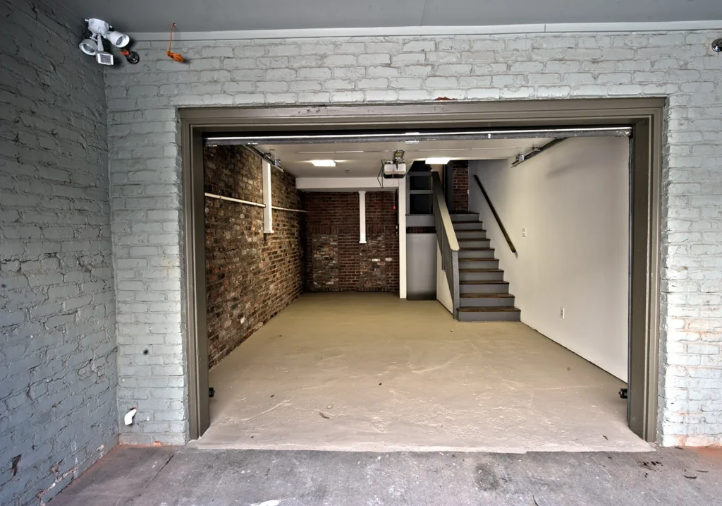 209 North Main property gallery photograph 37
